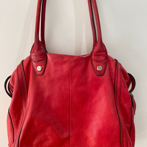 B Makowsky Extra Roomy Red Leather Shoulder Handbag W/Outside Cellphone Pocket - Picture 4 of 7